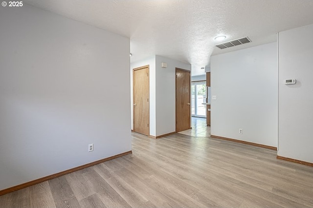 5270 Faircrest Ct SE, Salem, OR 97306 - unfurnished room featuring light wood-style flooring, baseboards, and visible vents