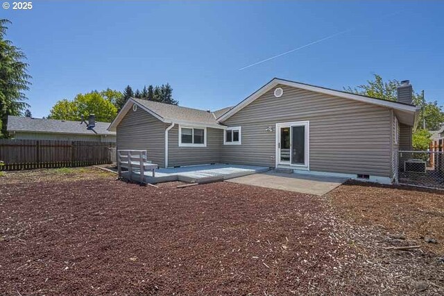 5270 Faircrest Ct SE, Salem, OR 97306 - rear view of property featuring a patio, a chimney, and a fenced backyard