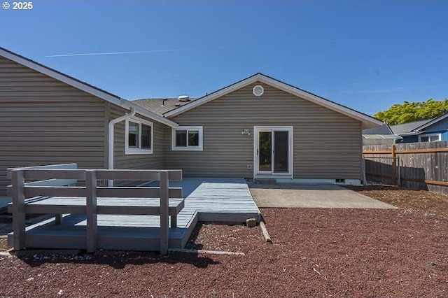 5270 Faircrest Ct SE, Salem, OR 97306 - back of property featuring a deck, a patio, and fence