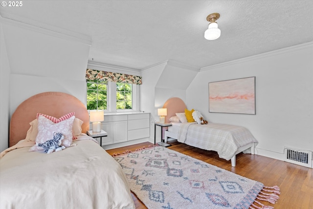 7311 SE 31st Ave, Portland, OR 97202 - bedroom with crown molding and wood finished floors