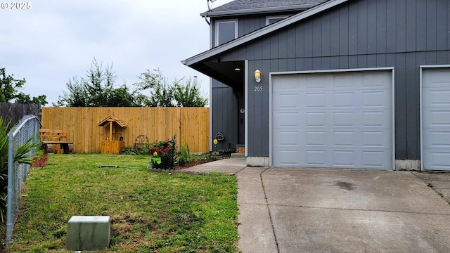 205/207 S 47th St, Springfield, OR 97478 - view of side of property featuring driveway