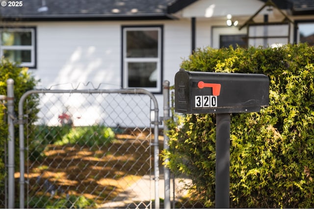 320 SE 106th Ave, Portland, OR 97216 - exterior view of a gate