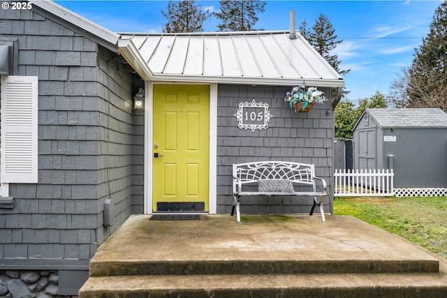 property entrance featuring a patio