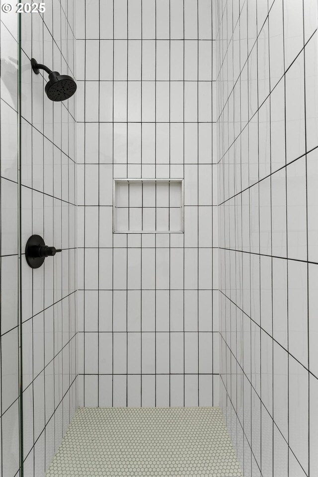 full bath featuring a tile shower