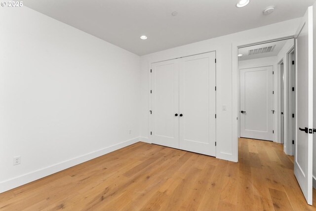 unfurnished bedroom featuring recessed lighting, baseboards, visible vents, and light wood-type flooring