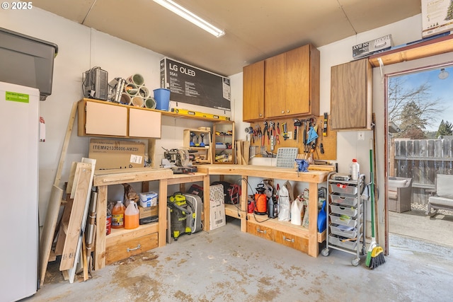 1592 NW Keasey St, Roseburg, OR 97471 - garage featuring fridge and a workshop area