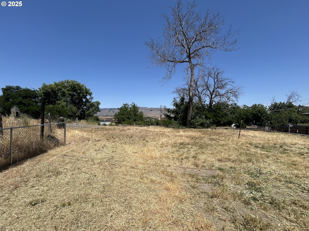 1916 E 9th St, The Dalles, OR 97058