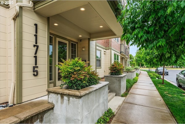 11715 SW Valencia Ln Unit 307, Wilsonville, OR 97070 - property entrance featuring covered porch