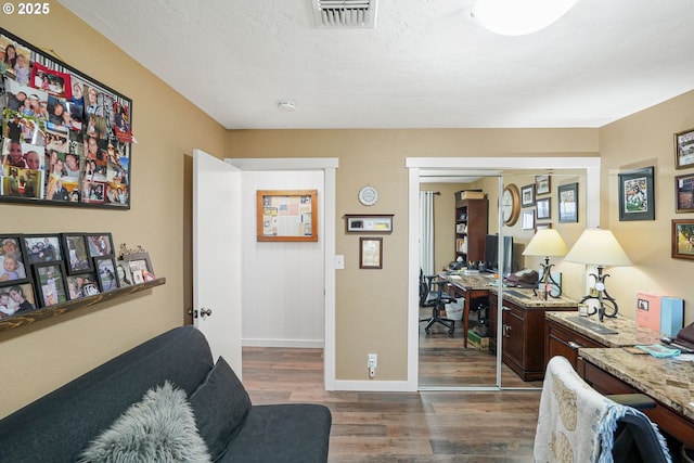 30596 Horseshoe Dr, Albany, OR 97321 - bedroom with dark wood-type flooring, a closet, visible vents, and baseboards