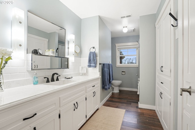 30596 Horseshoe Dr, Albany, OR 97321 - full bath featuring tasteful backsplash, wood finished floors, vanity, toilet, and visible vents