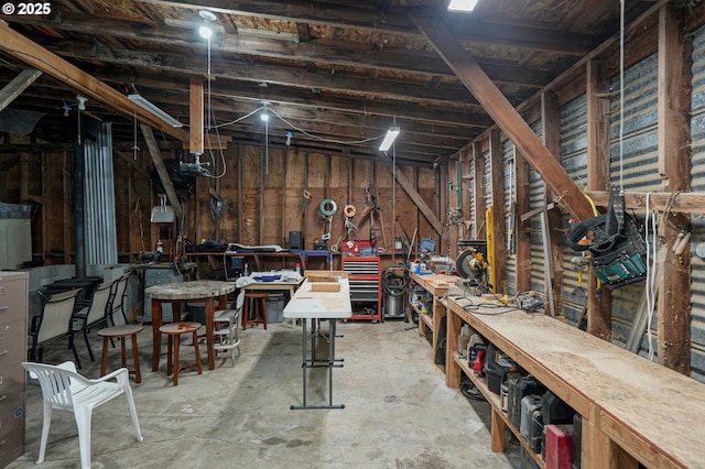30596 Horseshoe Dr, Albany, OR 97321 - below grade area featuring a workshop area