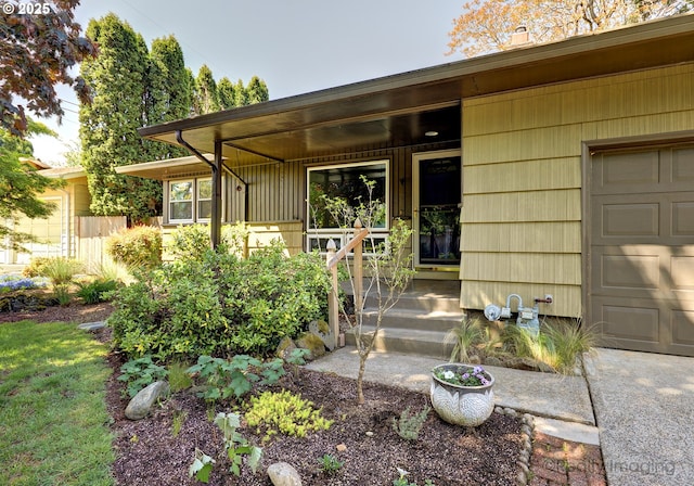entrance to property featuring a porch