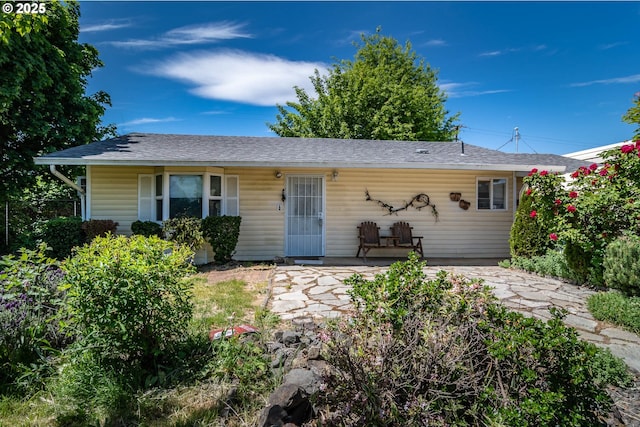 471 Hawthorne St, Sutherlin, OR 97479 - rear view of property featuring a shingled roof