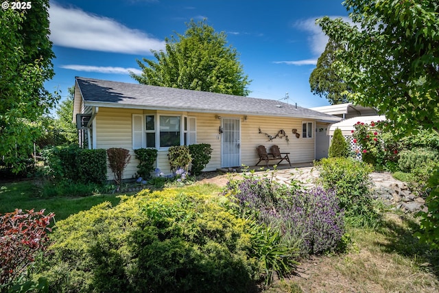 471 Hawthorne St, Sutherlin, OR 97479 - view of front of property with a shingled roof