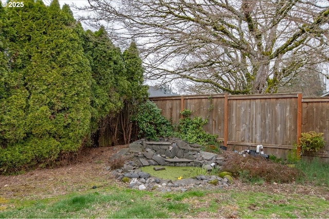 view of yard featuring fence