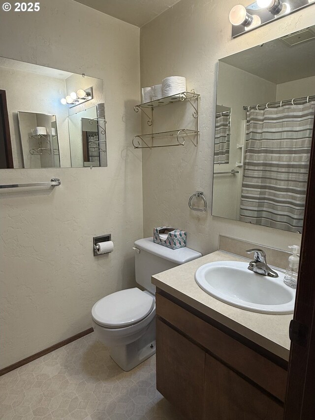 2040 40th St, Florence, OR 97439 - full bath featuring a textured wall and vanity