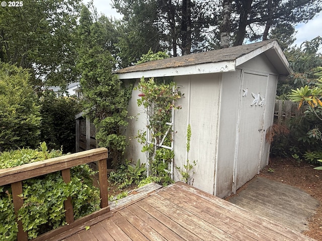 2040 40th St, Florence, OR 97439 - wooden deck with a shed