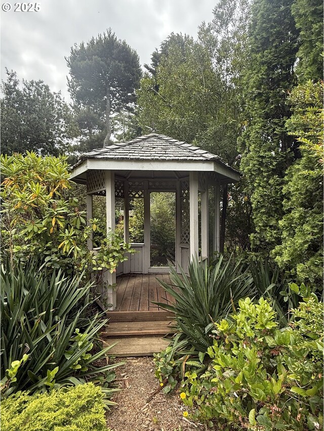 2040 40th St, Florence, OR 97439 - view of outbuilding with a gazebo