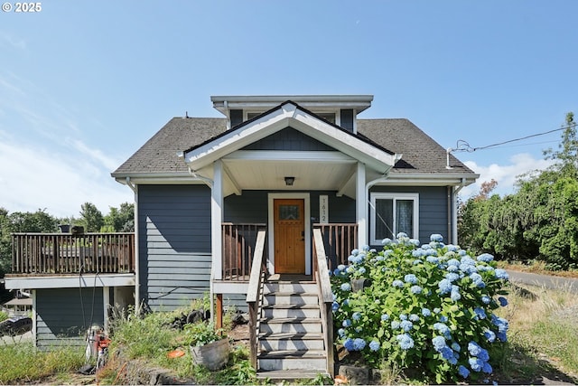 1612 12th St, Oregon City, OR 97045 - bungalow-style home with covered porch and a shingled roof