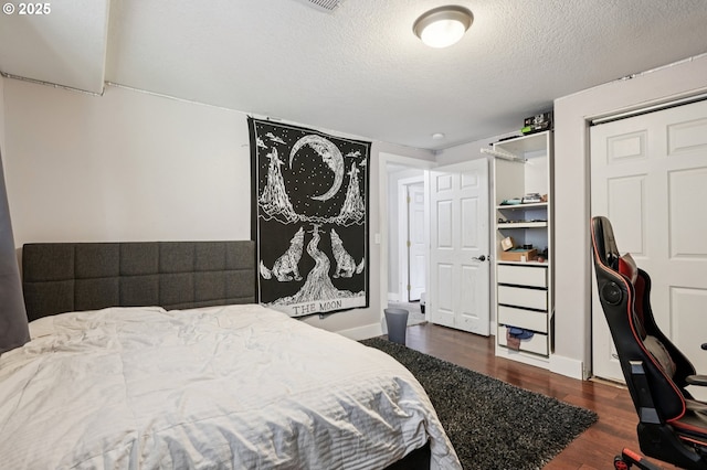 1612 12th St, Oregon City, OR 97045 - bedroom with dark wood finished floors and a textured ceiling