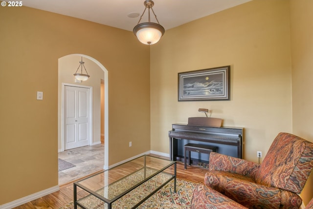 755 NW 23rd St, Pendleton, OR 97801 - living area with arched walkways and wood finished floors