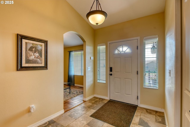 755 NW 23rd St, Pendleton, OR 97801 - entrance foyer featuring arched walkways and vaulted ceiling