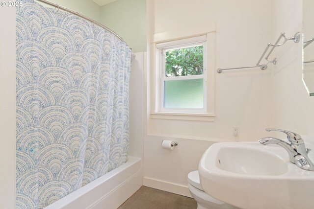2780 Spring Blvd, Eugene, OR 97403 - full bathroom featuring a sink and shower / tub combo