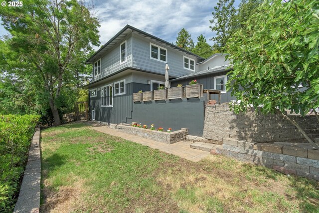 2780 Spring Blvd, Eugene, OR 97403 - view of front of house featuring a front lawn