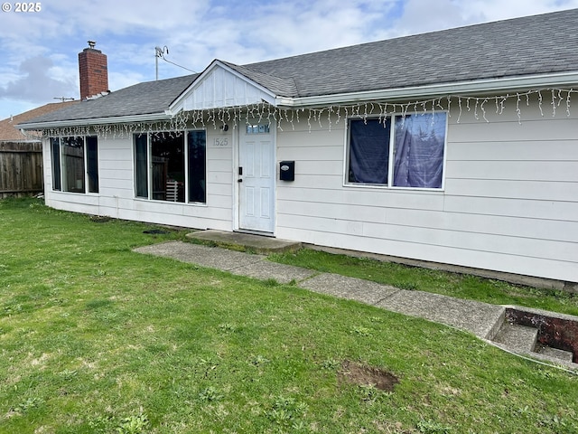 view of front of property with a front yard