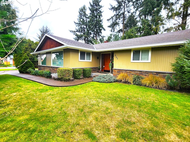 ranch-style house featuring a front yard