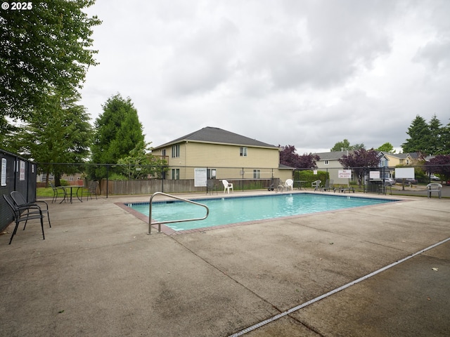 3801 NE 93rd St, Vancouver, WA 98665 - community pool with a patio area and fence