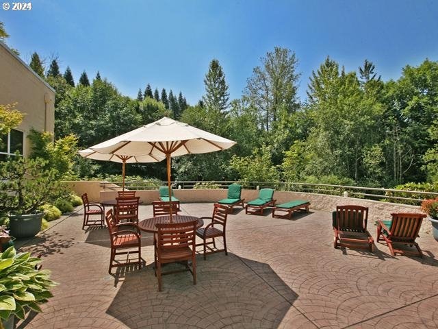 6685 W Burnside Rd Unit 310, Portland, OR 97210 - view of patio