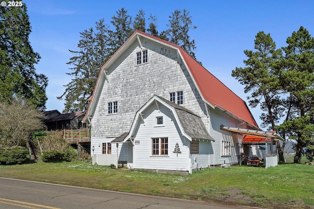 25 Fraser Rd, Tillamook, OR 97141 - view of property exterior featuring a gambrel roof and a yard