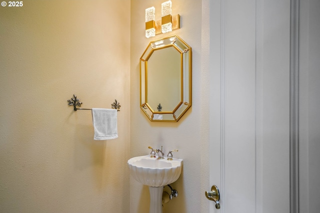 12033 S Shadow Hills Ct, Turner, OR 97392 - bathroom with a sink