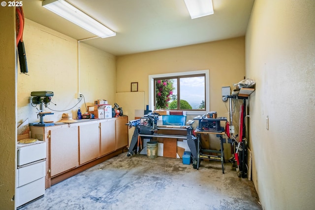 12033 S Shadow Hills Ct, Turner, OR 97392 - office with concrete flooring