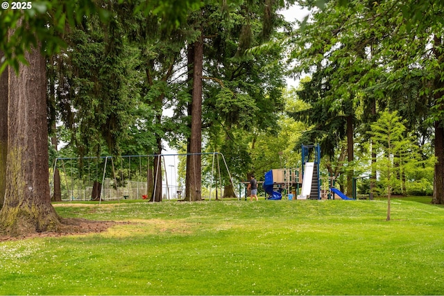 2815 NE 35th Ave, Portland, OR 97212 - view of grassy yard