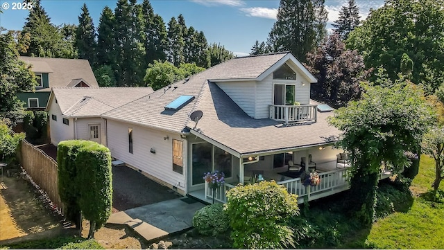 115 Willow St, Silverton, OR 97381 - view of front of home featuring roof with shingles and a deck