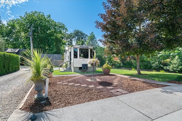 115 Willow St, Silverton, OR 97381 - view of grassy yard with entry steps