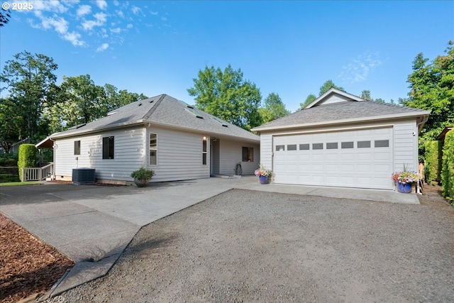 115 Willow St, Silverton, OR 97381 - single story home with a detached garage and a shingled roof