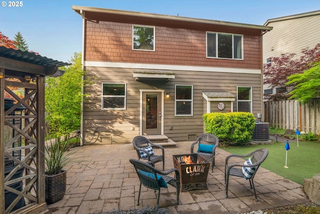 1043 Meek Way W, Linn, OR 97068 - rear view of property featuring a putting green, an outdoor fire pit, a patio area, fence, and cooling unit