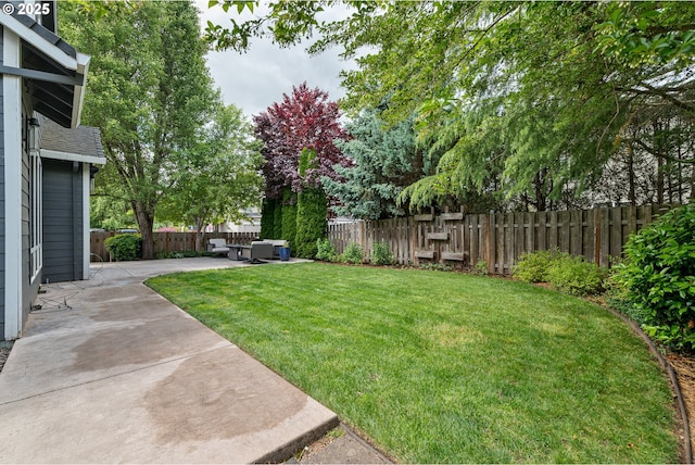 352 SE 14th Pl, Canby, OR 97013 - view of yard featuring a patio area