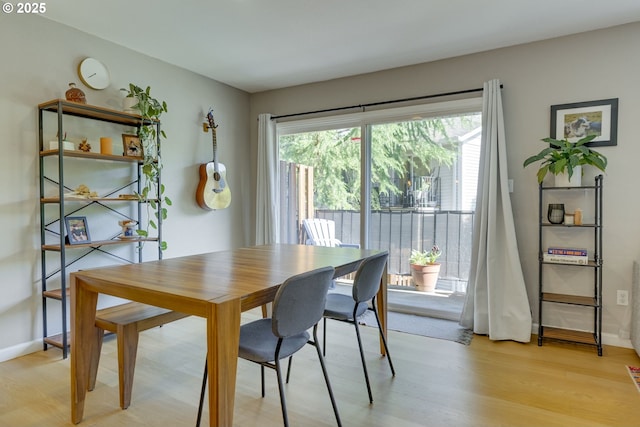 6825 SW Capitol Hill Rd Unit 27, Portland, OR 97219 - dining area featuring light wood finished floors and baseboards