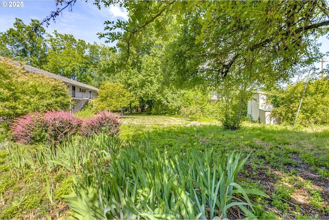 6825 SW Capitol Hill Rd Unit 27, Portland, OR 97219 - view of yard