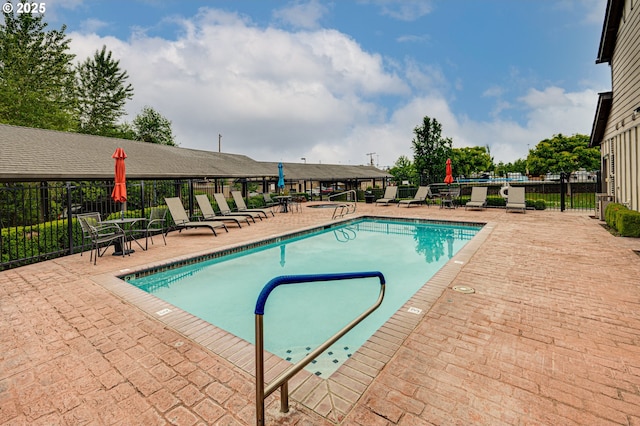 14019 NE 20th Ave Unit E44, Vancouver, WA 98686 - community pool with fence and a patio area