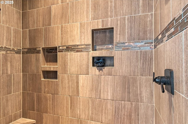 16215 NE 171st Ct, Brush Prairie, WA 98606 - full bathroom featuring tiled shower