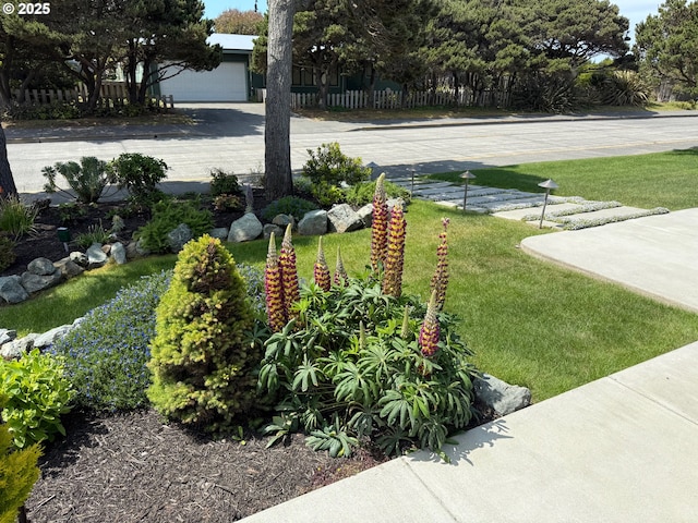 1342 11th St SW, Bandon, OR 97411 - view of grassy yard