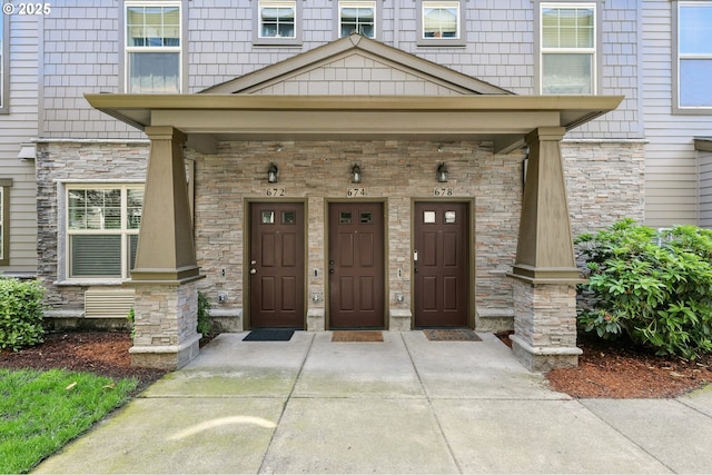 672 NE Newstead Ln, Hillsboro, OR 97006 - entrance to property featuring stone siding and a porch