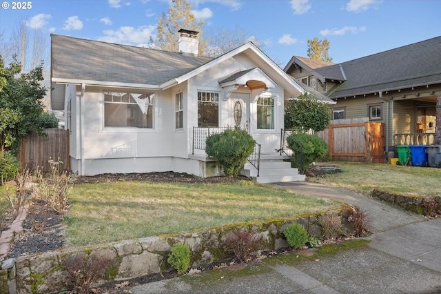 view of front facade with a front yard