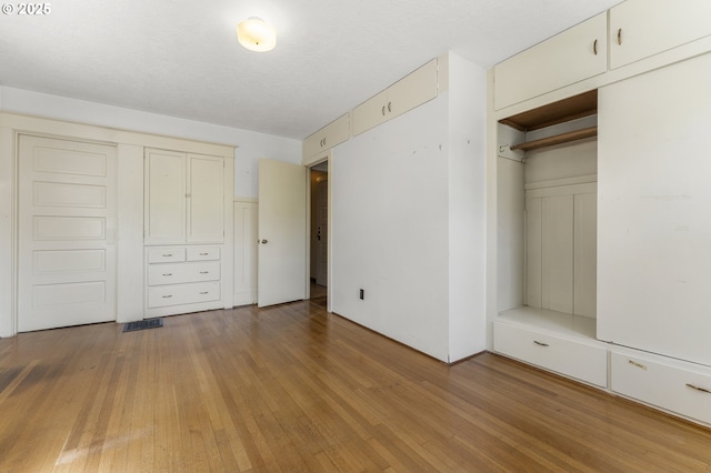 1904 SE Alder St, Portland, OR 97214 - unfurnished bedroom featuring light wood-style flooring and a closet