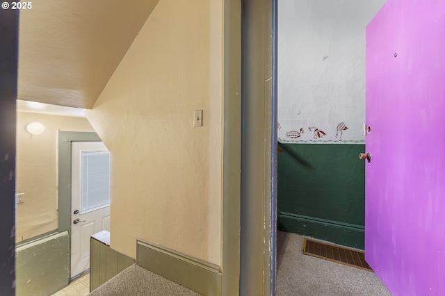 1904 SE Alder St, Portland, OR 97214 - bathroom with vaulted ceiling